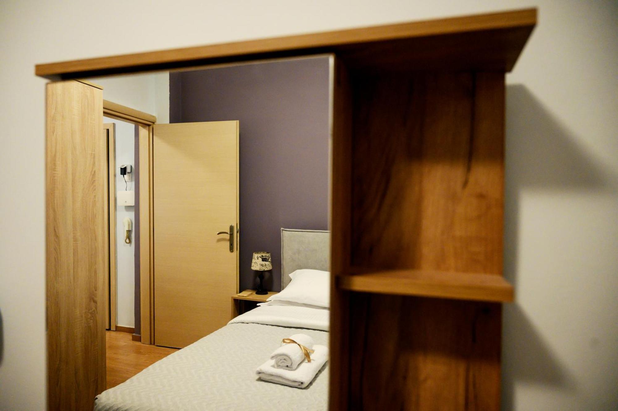Modern Downtown Flat By Golden H&R Apartment Tesalonika Bagian luar foto